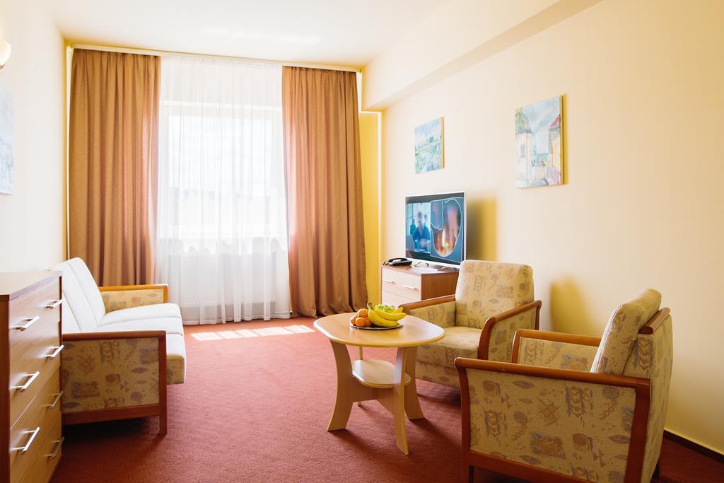Hotel Accademia بشيميش المظهر الخارجي الصورة