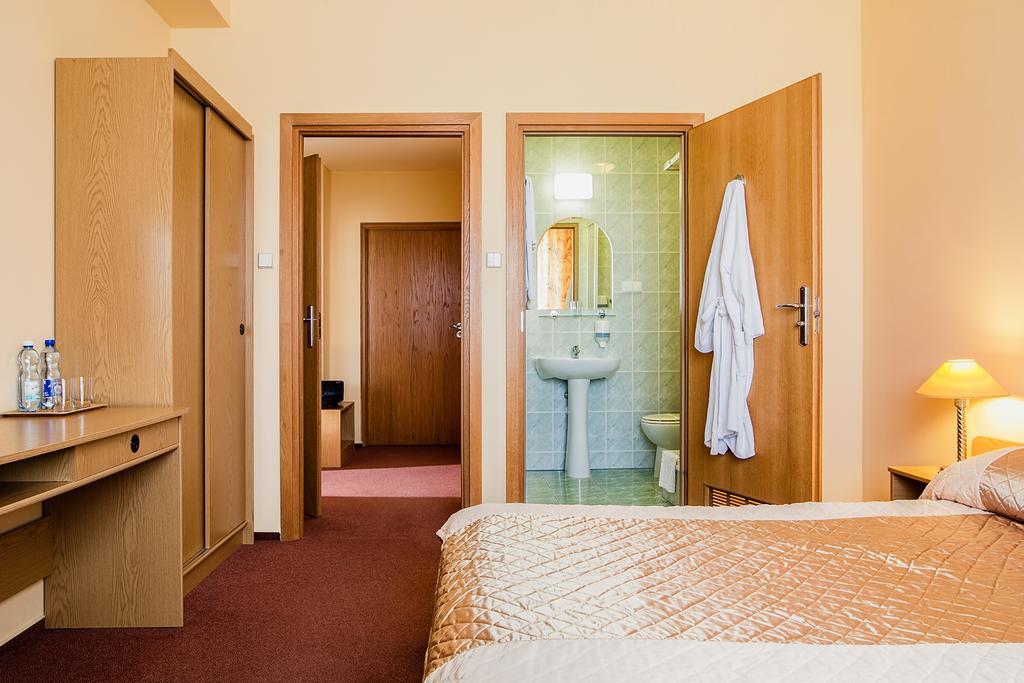 Hotel Accademia بشيميش المظهر الخارجي الصورة